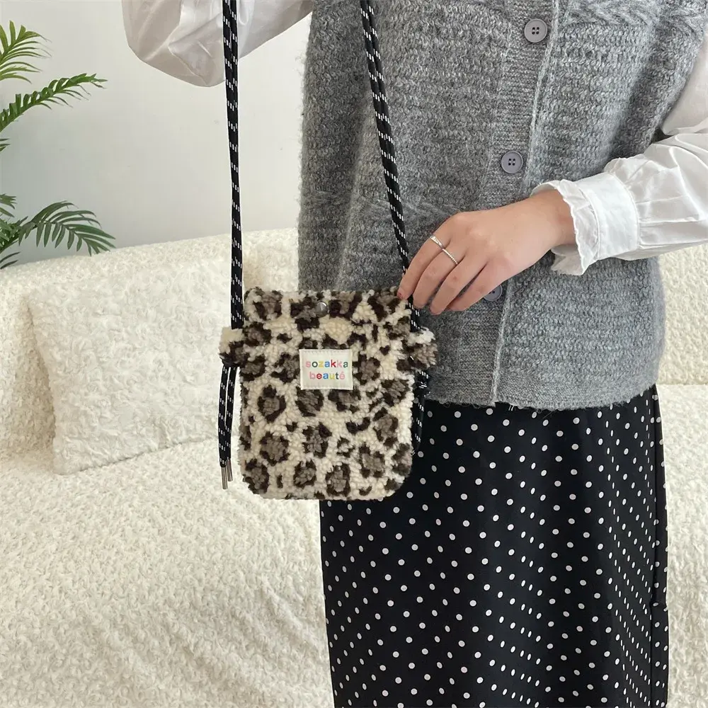 New Plush Dot Crossbody Bags for Women Cute Pink Shoulder Bag Purses and Handbags Portable Phone Pouch