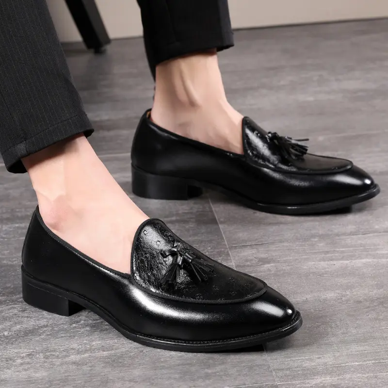 2023 Loafers Men Shoes Classic Business Casual Wedding Party Daily Retro Round Toe Tassel Faux Suede Solid Color Dress Shoes