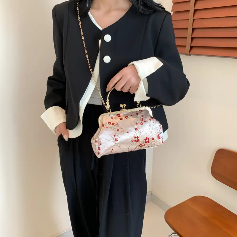 Retro Design Portable Women's Shoulder Bags Clutch Casual Female Chain Crossbody Shell Bag Elegant Flower Ladies Purse Handbags