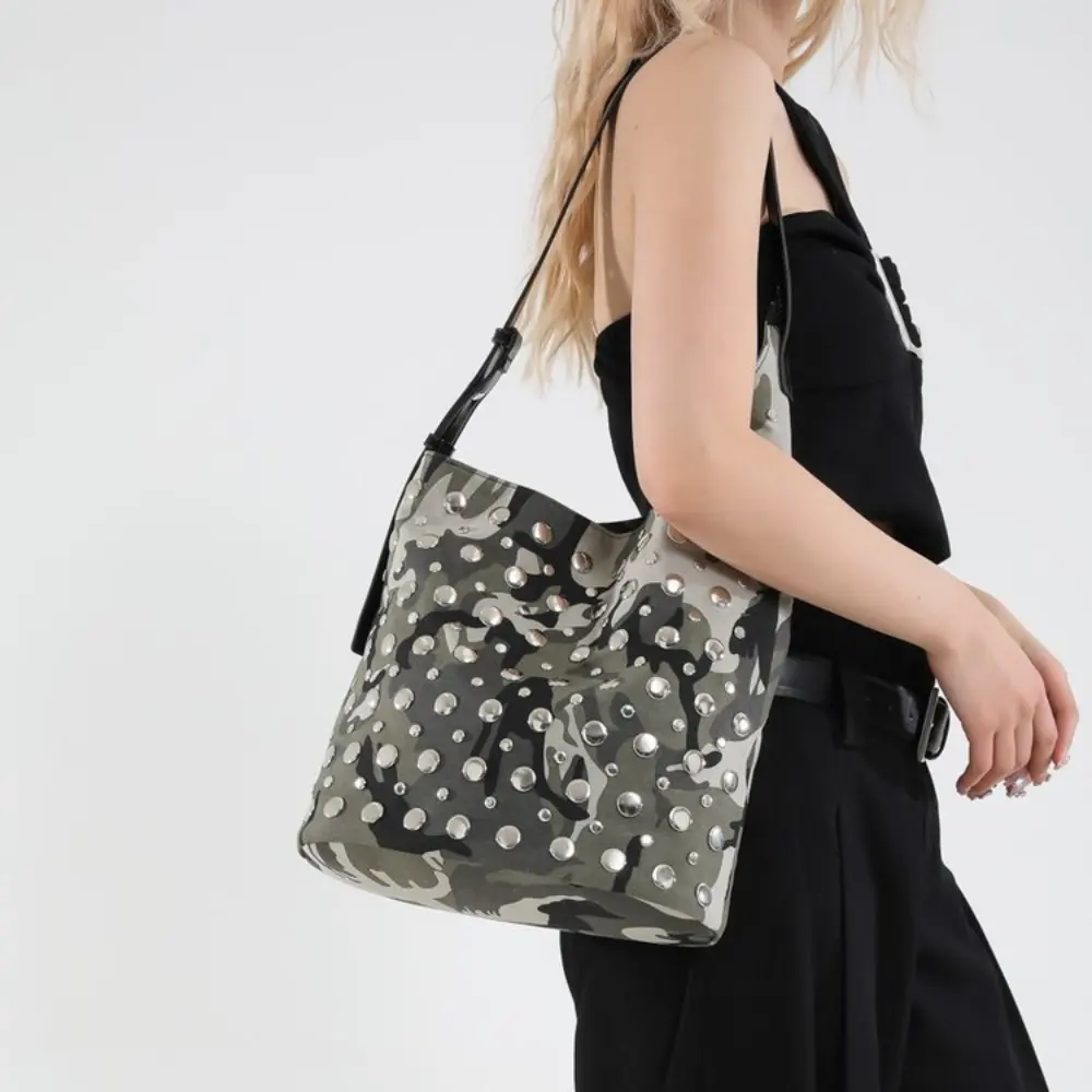 Fashion Rivet Bucket Bags for Women Punk Studded Shoulder Bag High Quality PU Leather Tote Handbags and Purses Tote Clutch NEW