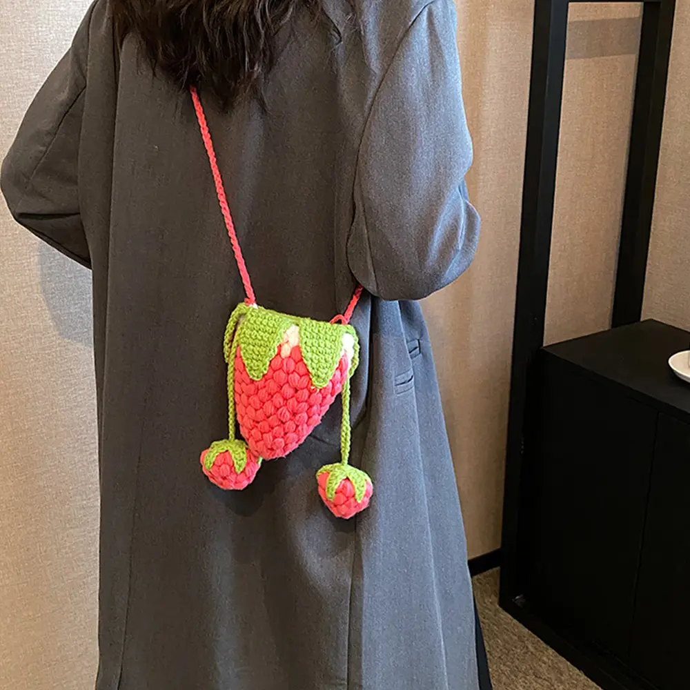 Cute Strawberry Woven Bag Mini Fruit Deign Crossbody Bags for Women Handmade Knitting Handbags Girls Crochet Drawstring Bag New