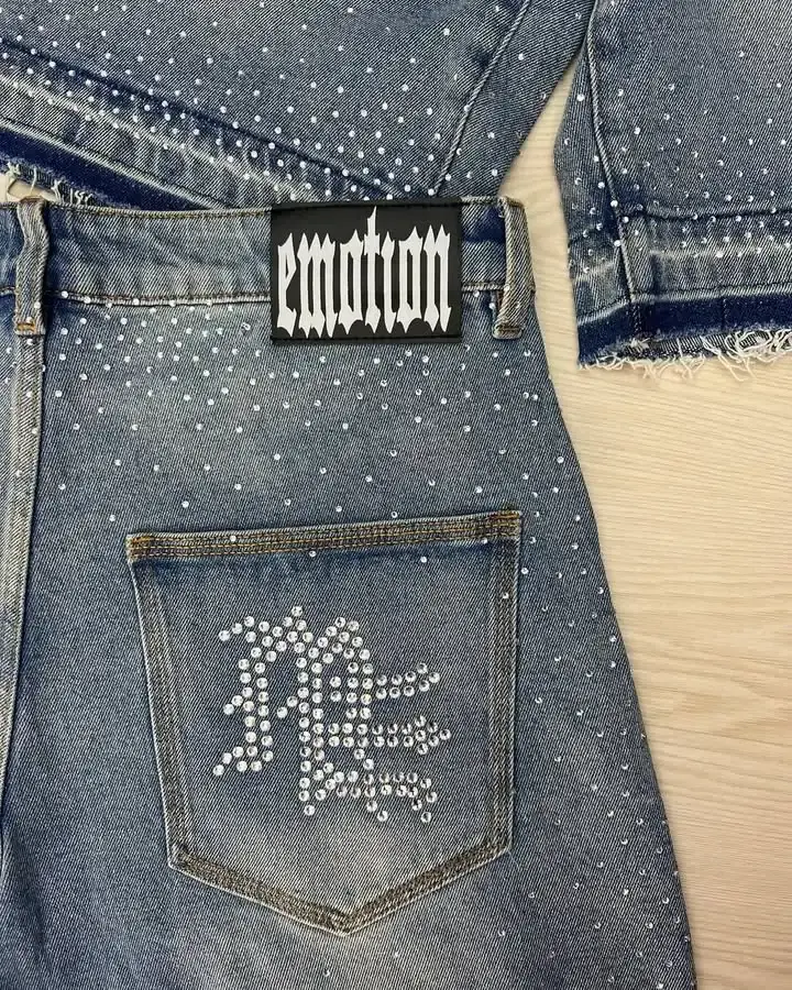 Retro Studded Lettering Denim Shorts Y2K Jeans for Mens and Womens Hip Hop Vintage Washed Blue Baggy Shorts Over The Knee Pants