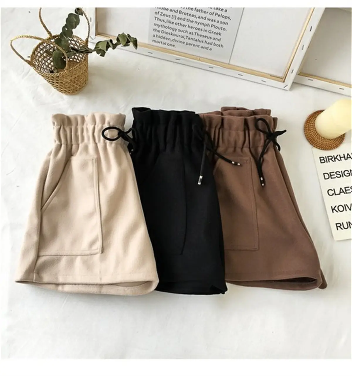 Fashion Autumn Winter Woolen Shorts Women 2025 High Waist New In Retro Elegant Short Pant Korea Loose Solid Trouse Casual Street