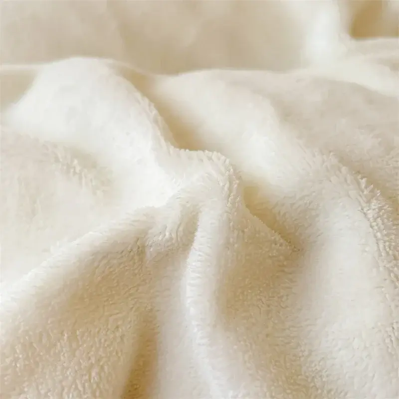 New Simple Milk Velvet Warm Bedding Set Winter Soft Comfortable Queen Duvet Cover Set Warmth Coral Fleece Quilt Cover Sets Cozy