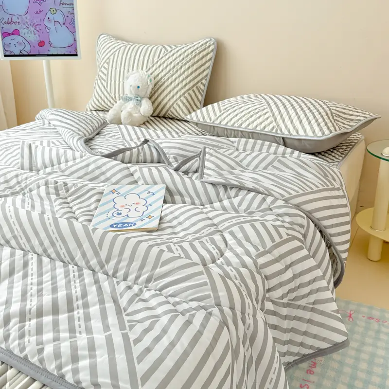 New Cool Feeling Summer Blanket 4 Pcs Set Duvet Comforter Bedding Sets Lightweight Breathable Cooling Quilt Bed Mat Pillowcase