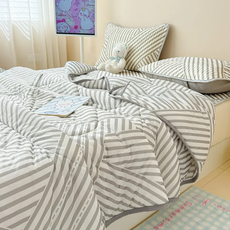 New Cool Feeling Summer Blanket 4 Pcs Set Duvet Comforter Bedding Sets Lightweight Breathable Cooling Quilt Bed Mat Pillowcase