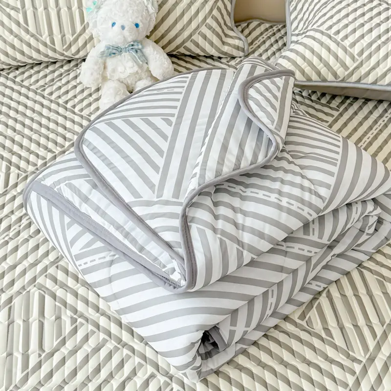 New Cool Feeling Summer Blanket 4 Pcs Set Duvet Comforter Bedding Sets Lightweight Breathable Cooling Quilt Bed Mat Pillowcase
