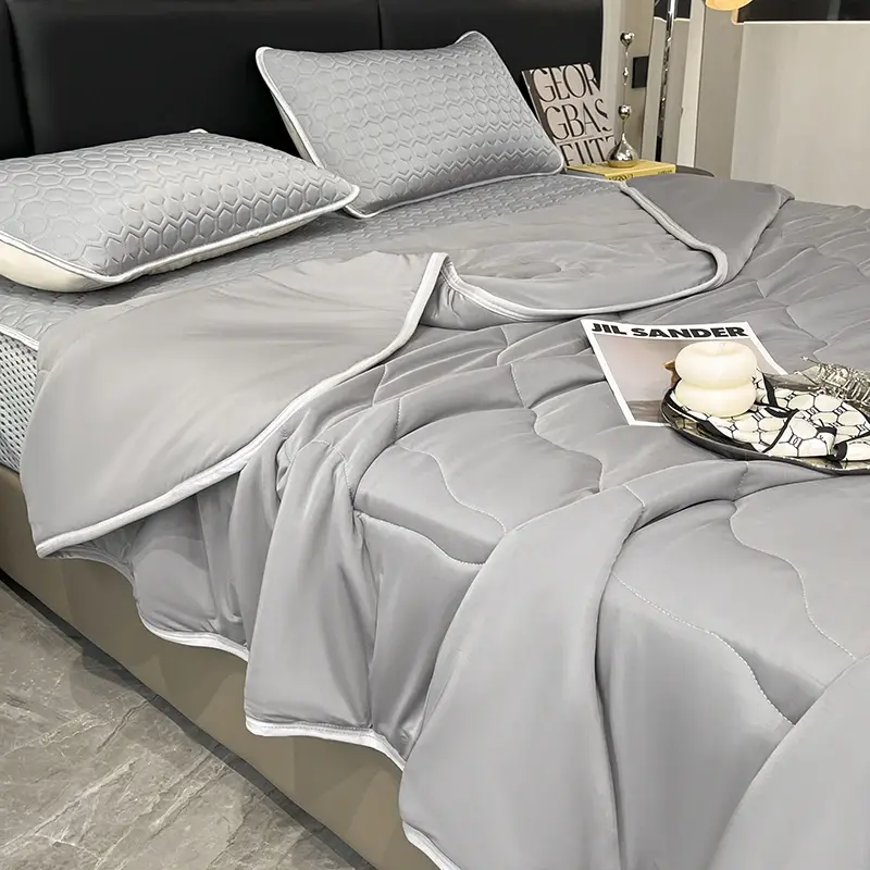 Lce Silk Summer Blanket Latex Fitted Sheet and Pilowcase Cool Feeling Fabric Summer Quilt Queen Lightweight Comforter Thin Duvet