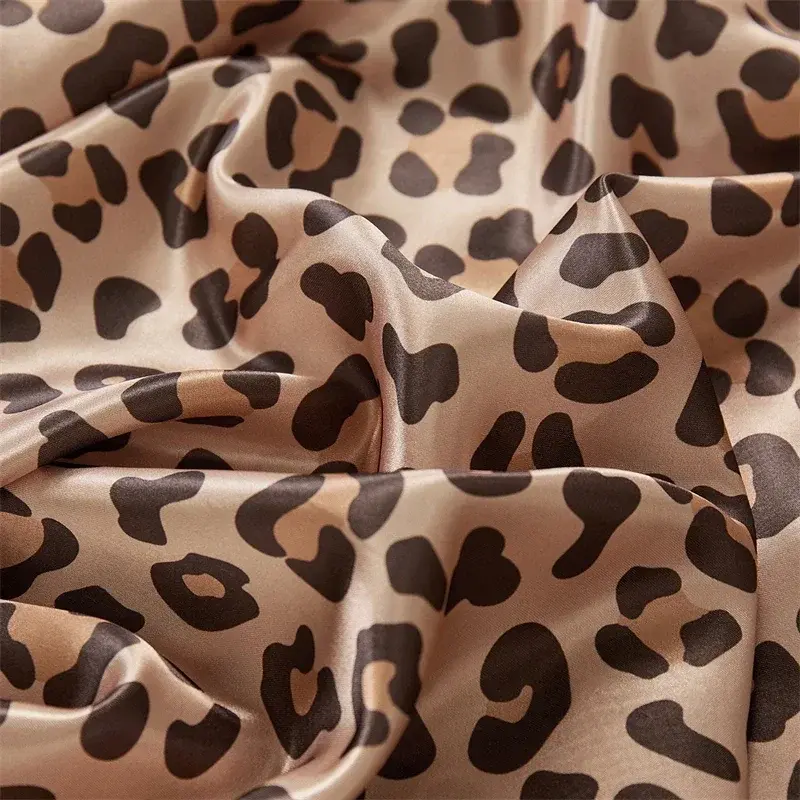 New Satin Fabric Leopard Print Bed Sheet Set Queen High-end Fitted Sheet Flat Sheet Pillowcase Bed Set King Size Bedsheet Sets