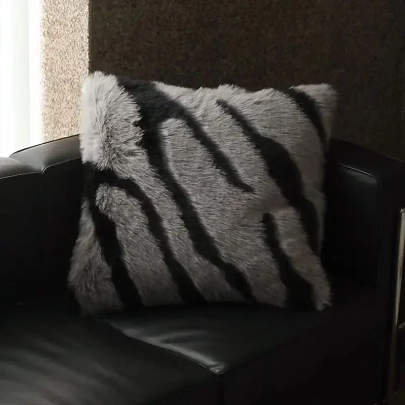 High-end Fluffy Faux Fox Fur Throw Pillows Decor Home High Quality Plush Back Cushion for Sofa Bed Chair Super Soft Cushion Cozy