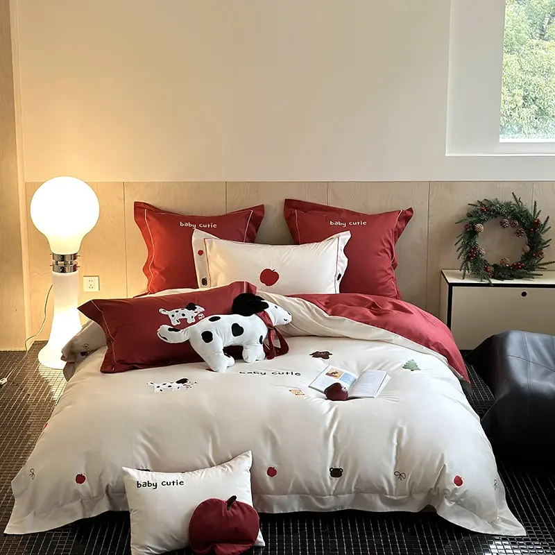 High-end Cute Dog Embroidered 100% Long-staple Cotton Bedding Set King Luxury Bear Embroidered Duvet Cover Set with Bed Sheet