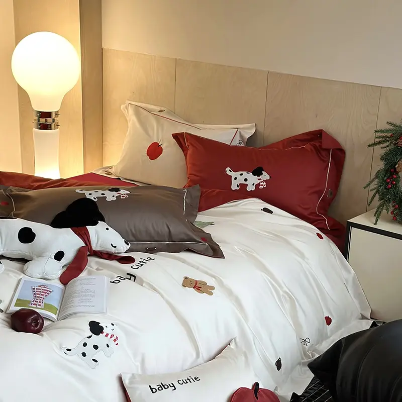 High-end Cute Dog Embroidered 100% Long-staple Cotton Bedding Set King Luxury Bear Embroidered Duvet Cover Set with Bed Sheet