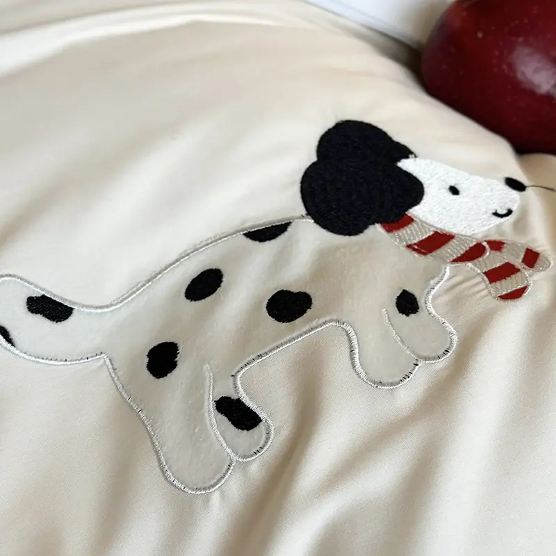 High-end Cute Dog Embroidered 100% Long-staple Cotton Bedding Set King Luxury Bear Embroidered Duvet Cover Set with Bed Sheet