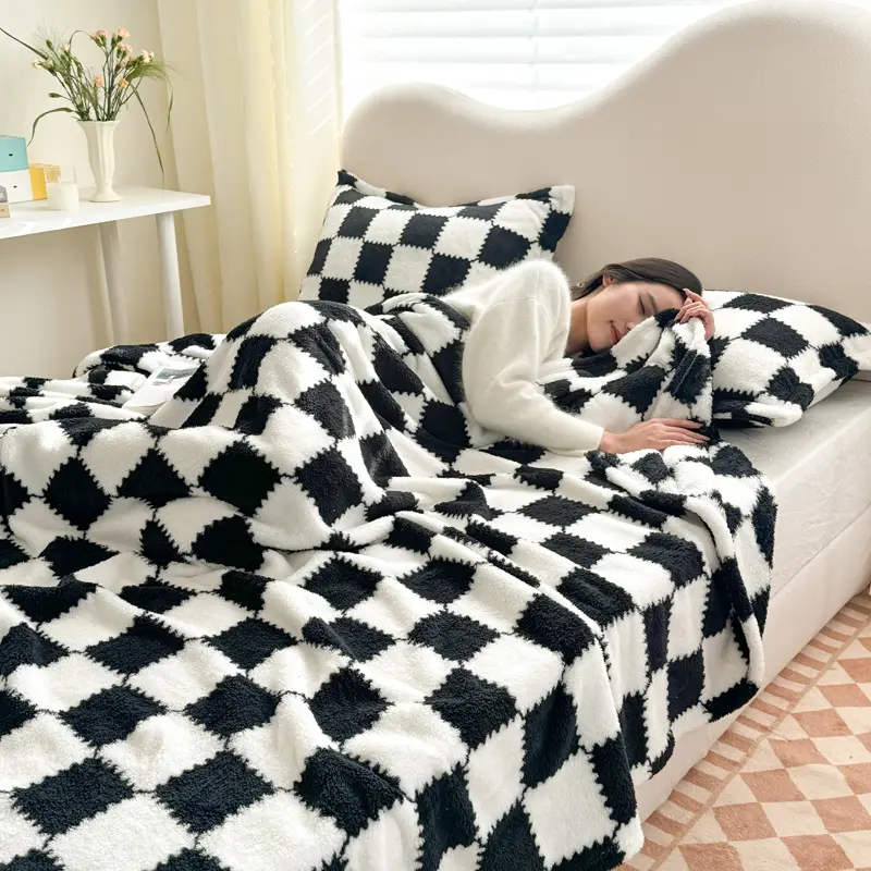 New Panda Plush Four-season Thermal Blanket Autumn Winter Warm Sofa Blanket for Throw Soft Comfortable Napping Blanket Knee Leg