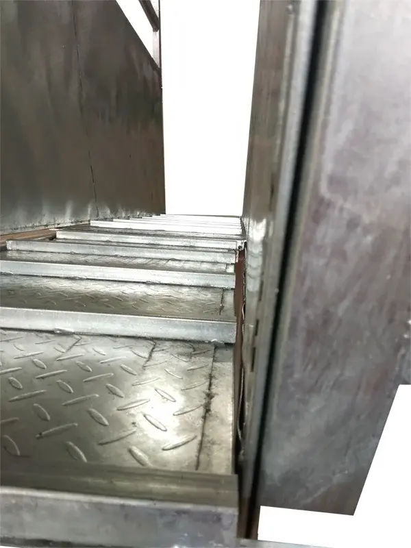 Height adjustable hot dip galvanized loading ramps sheep cattle loading dock for truck