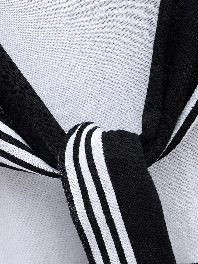 Black And White Striped Square Knitted Shawl, Double-Sided Jacquard Shoulder Guard False Collar, Paired With A Shirt And A Coat