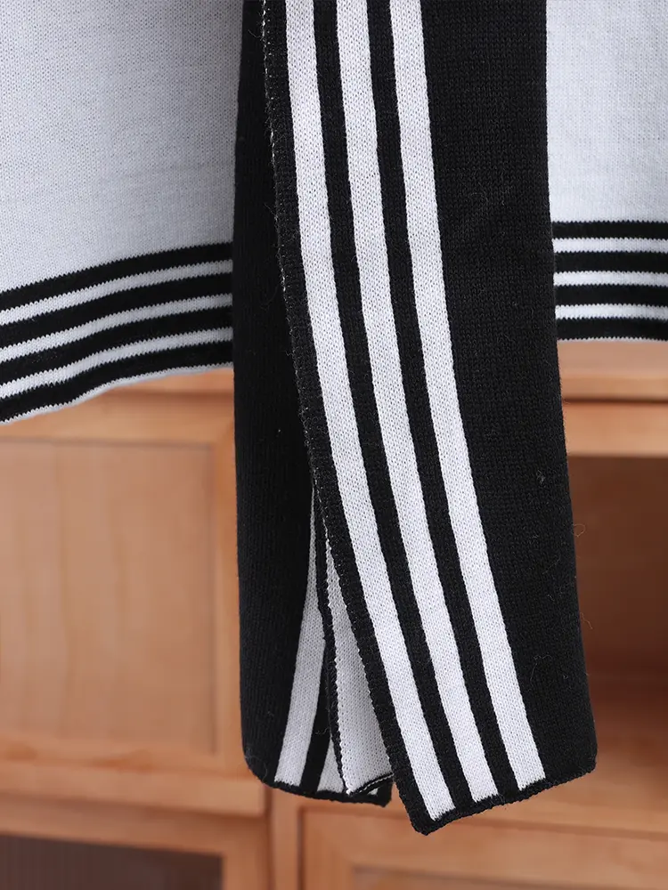 Black And White Striped Square Knitted Shawl, Double-Sided Jacquard Shoulder Guard False Collar, Paired With A Shirt And A Coat