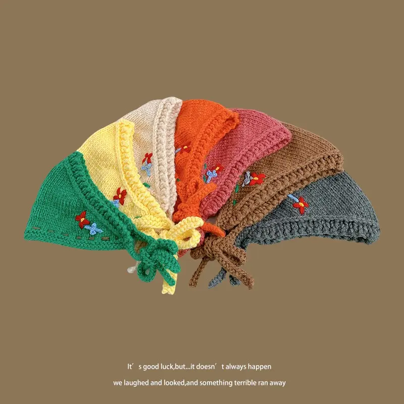 Japanese Sweet Girl Handmade Hooked Flower Knitted Headband, Cute and Versatile, Warm Ear Protection Triangle Scarf Earmuffs