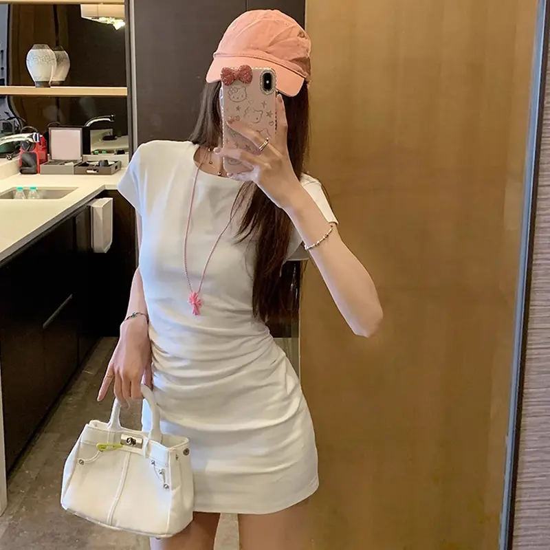 New Pleated Slim Fit Dress With Hip Hugging Short Skirt And Round Neck Skirt