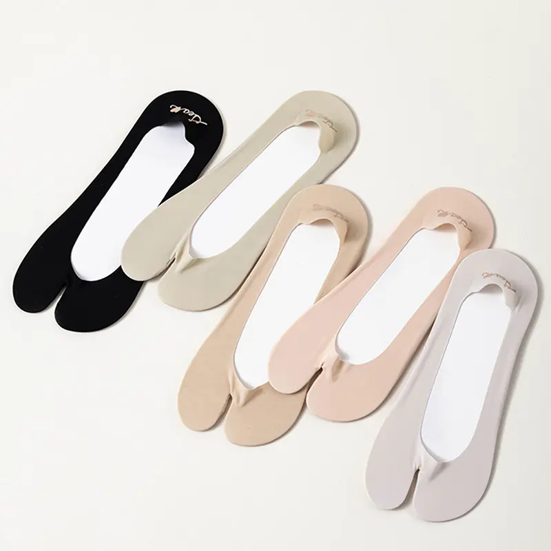 Ultra-Thin Two Toe Socks for Women, Perfect for Summer Outdoors, No Show Tabi Ankle Boat Liner Socks.
