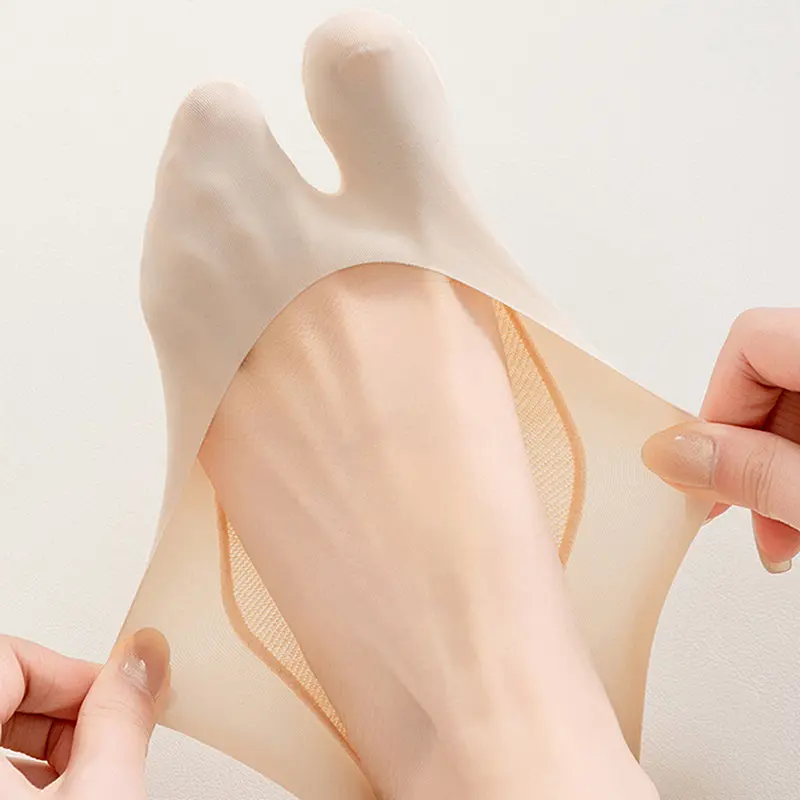 Ultra-Thin Two Toe Socks for Women, Perfect for Summer Outdoors, No Show Tabi Ankle Boat Liner Socks.
