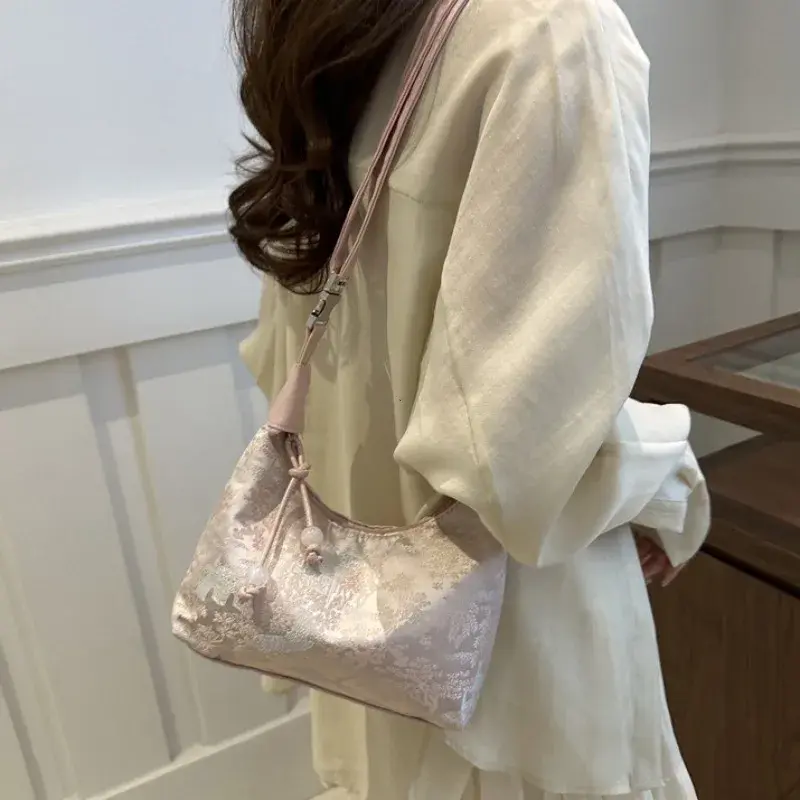 Fashion Versatile Chinese Style Bucket Handbag Sweet Embroidery Shoulder Bag 2025 New Nylon Texture Pearl Pendant Crossbody Bag