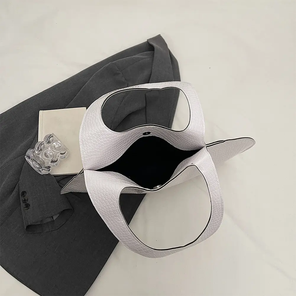 Luxury Design Heart Women's Armpit Shoulder Bag Fashion Clutch Purses Handbags Love Shape PU Slouchy Tote Bag Solid Top Hand Bag