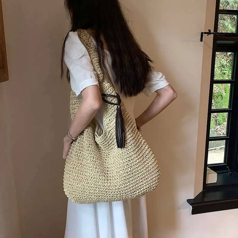 Women Straw Woven Bag Summer Beach Bag Casual Handbag with Tassels Simple Weaving Shoulder Bags Large Capacity Shopping Handbag