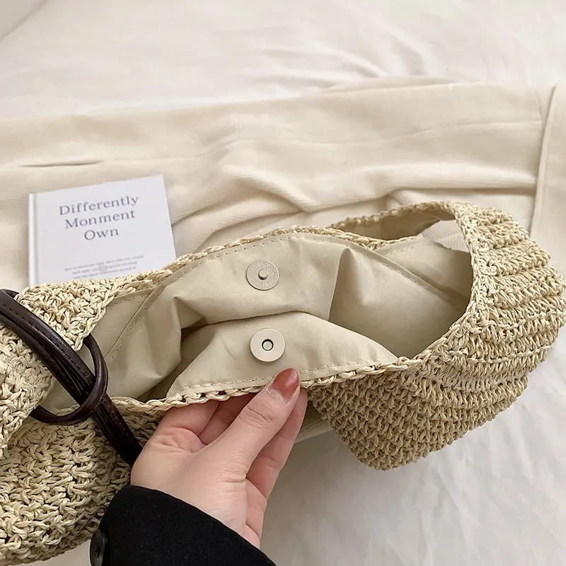 Women Straw Woven Bag Summer Beach Bag Casual Handbag with Tassels Simple Weaving Shoulder Bags Large Capacity Shopping Handbag