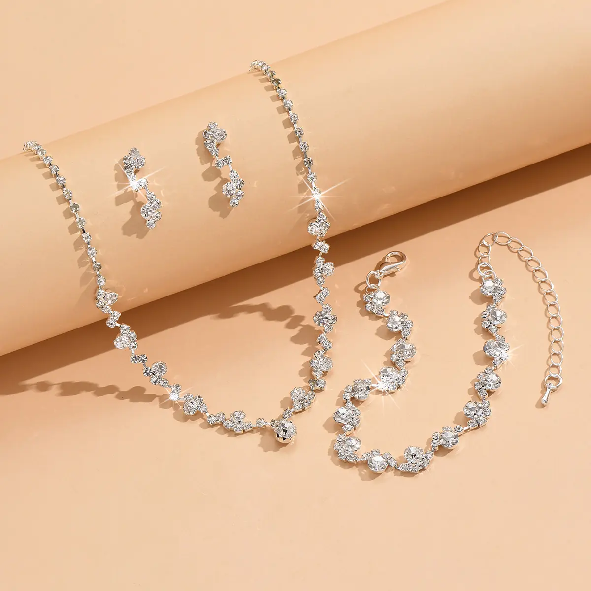 Women's fashionable sparkling jewelry set, simple and luxurious style niche design jewelry set