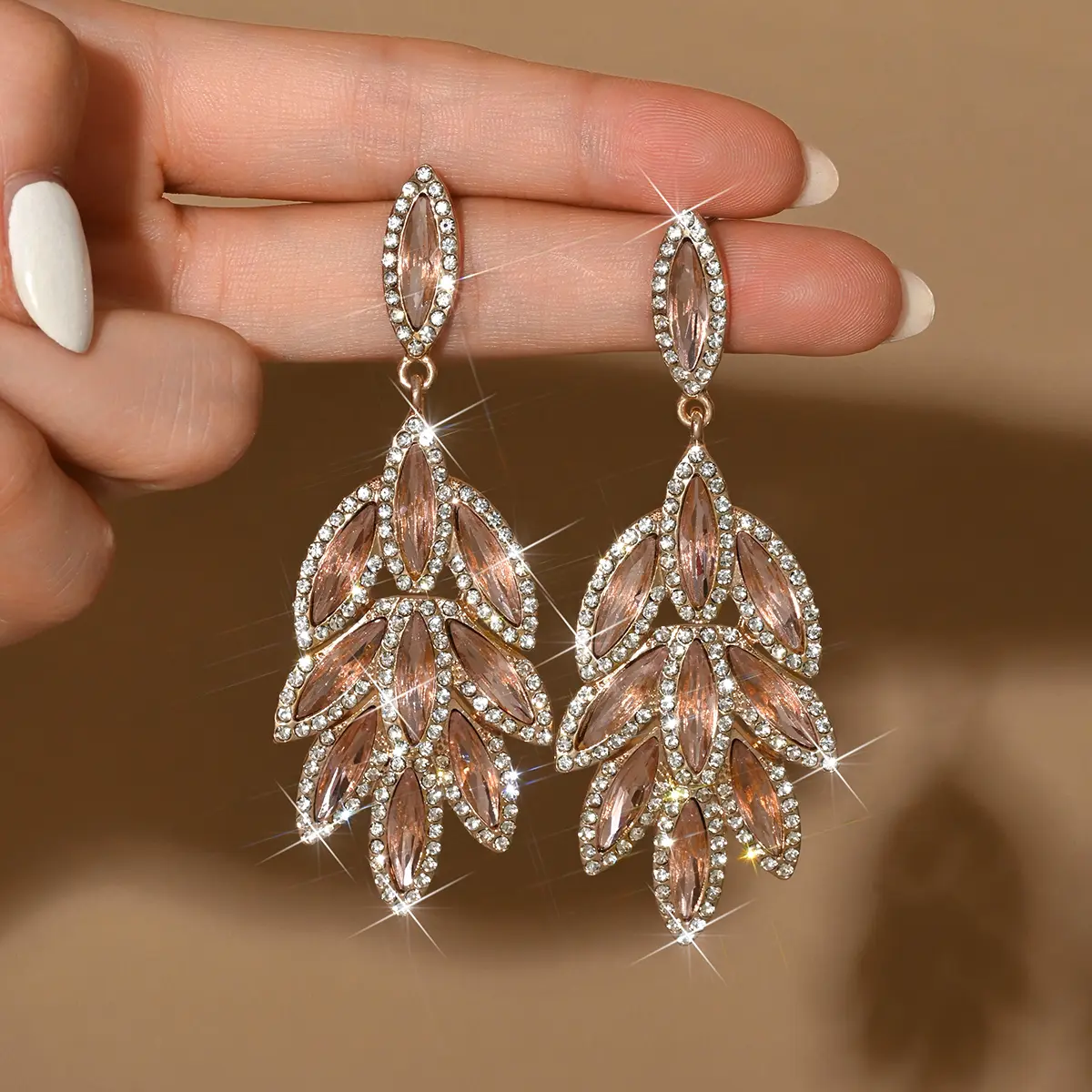 Ladies' fashionable design, leaf earrings, jewelry, suitable for dates, parties, holidays, gifts