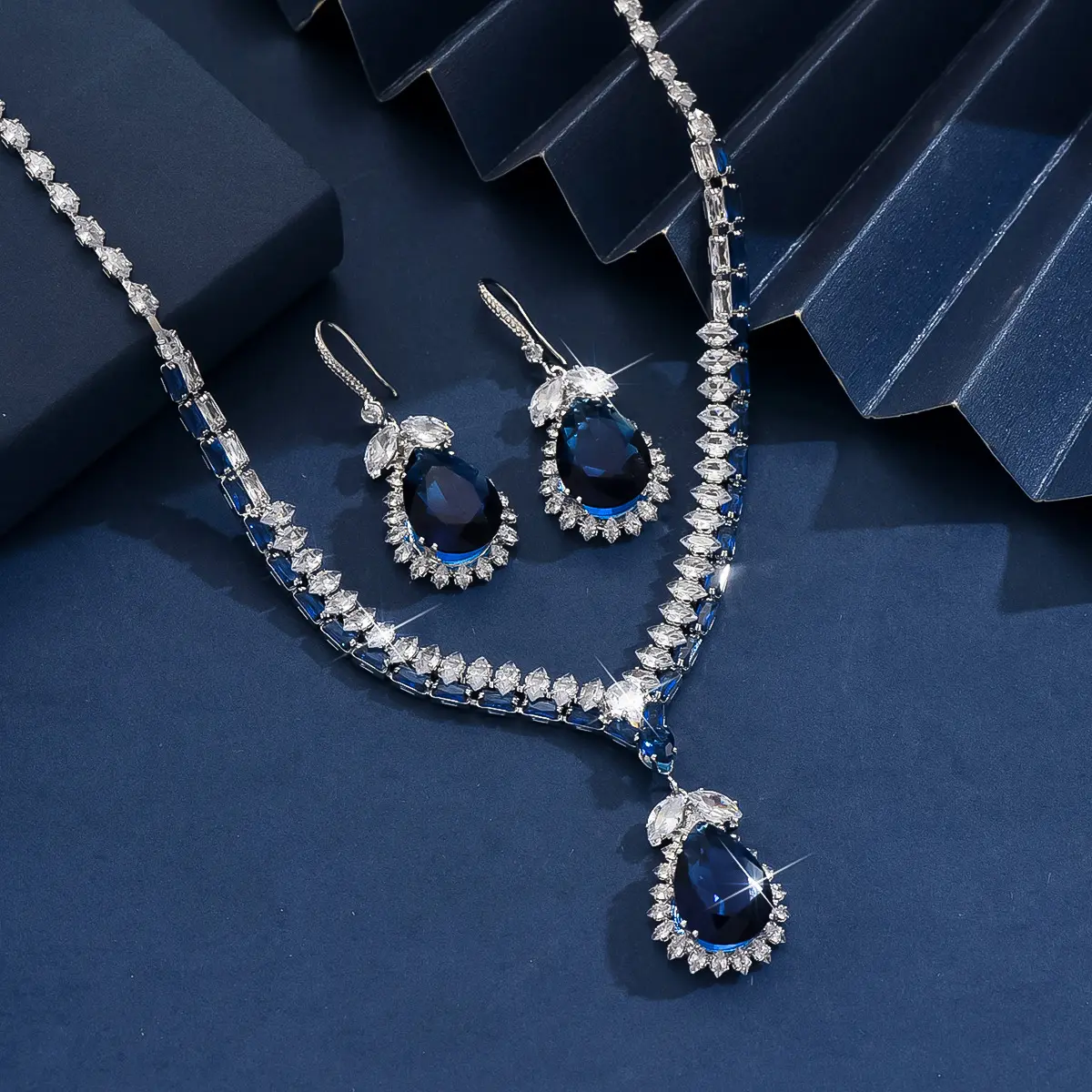 3PC Women's Fashion Zircon Series Leaf Water Drop Necklace Earrings Jewelry Set Suitable for Wedding, Party, and Festival Gifts