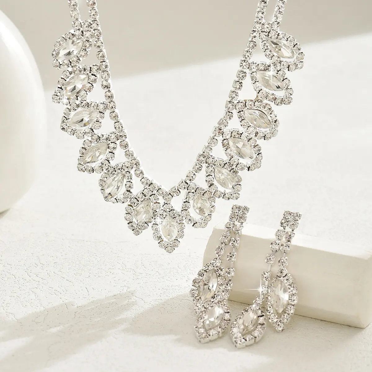 3PC Women's Fashion Design Water Drop Necklace Earrings Jewelry Set Suitable for Wedding, Party, Festival Gifts