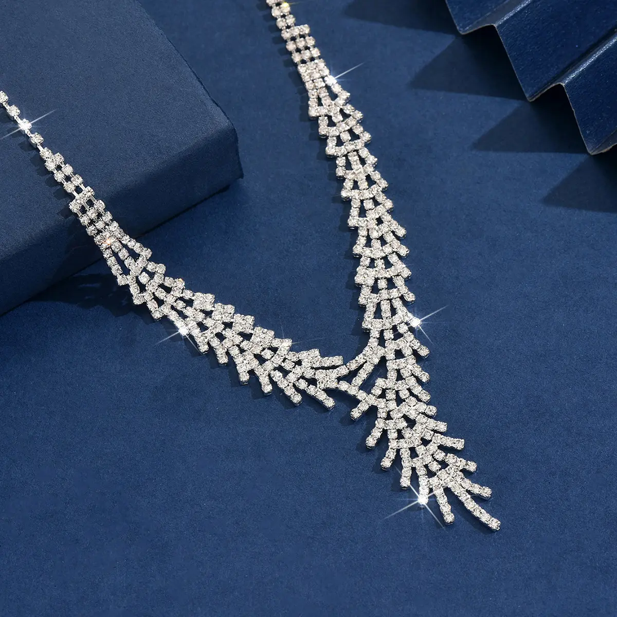 1PC Women's Fashion Trend Design Sense Tree Branch Pendant Necklace Jewelry Accessories Suitable for Date, Party, Festival Gifts