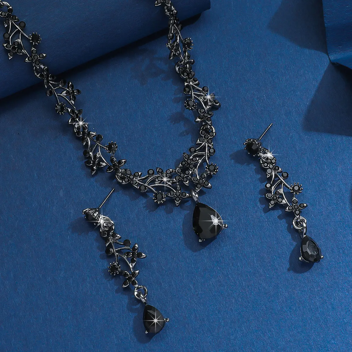 3PC Wedding Season Women's Flower Hollow Water Drop Necklace Earrings Jewelry Set Wedding Banquet Party Holiday Gift