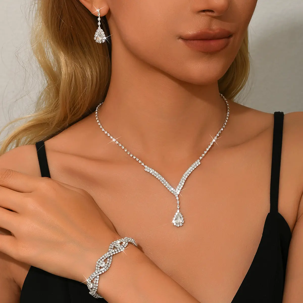 4PC Women's Fashion Water Drop Necklace Earrings Bracelet Jewelry Set Suitable for Wedding, Party, Festival Gifts