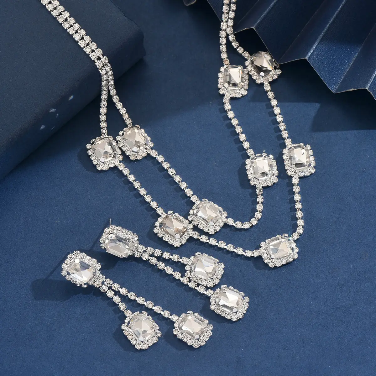 3PC Women's Fashion Design Necklace Earrings Jewelry Set Suitable for Wedding, Party, Festival Gifts