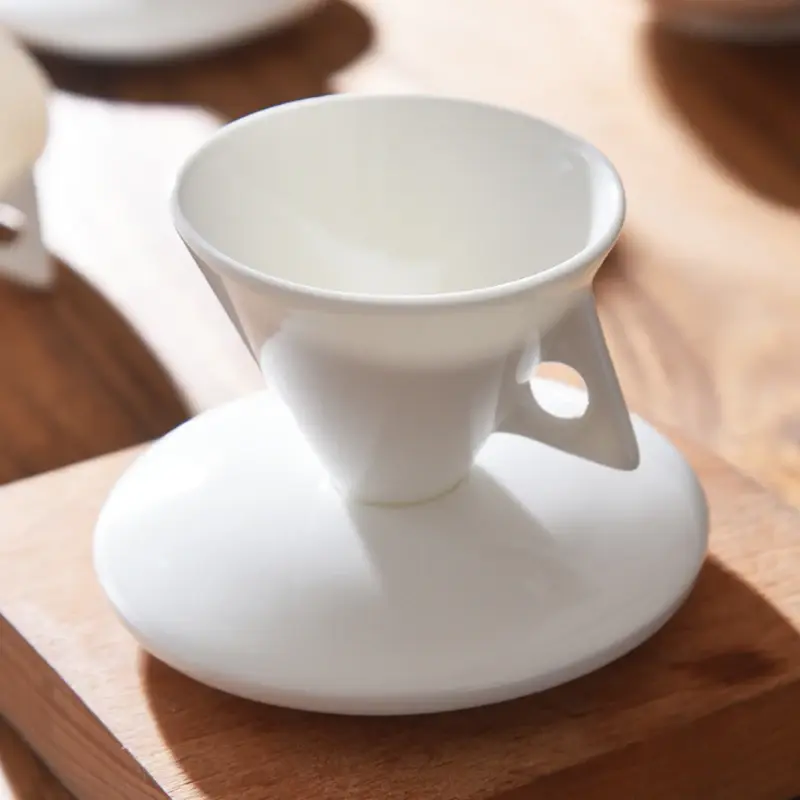 European Bone China Coffee Cup and Saucer Set with Spoon Concentrated Small Cup Personality Living Room Coffee Table Decoration