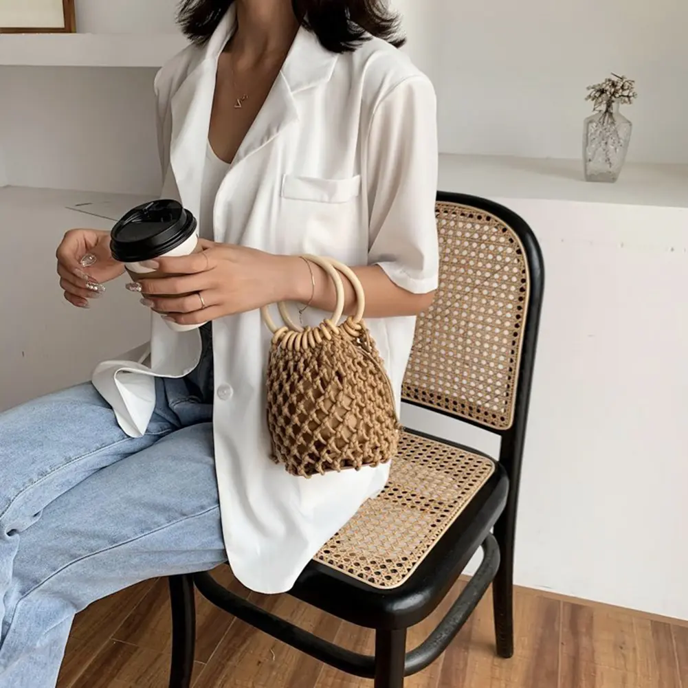 2022 Casual Retro Woven Handbag Wooden Handle with Inner Cloth Drawstring Bucket Bag Vacation Beach Style Wrist Pack for Ladies