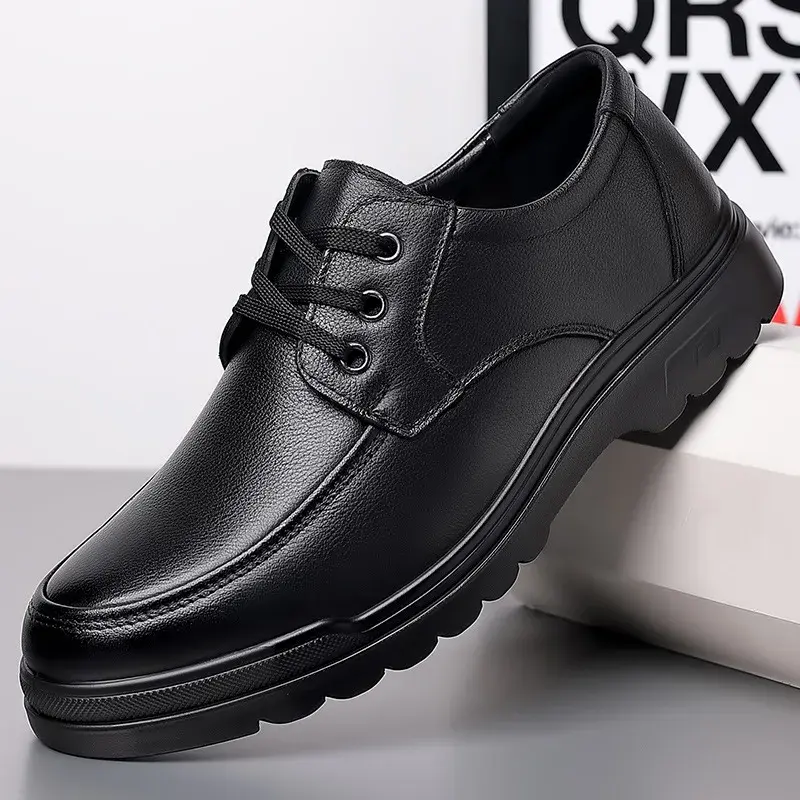 2025Vintage Men Leather Shoes Men dress shoes Slip On Business Casual Shoes Classic Soft Leather Hombre Breathable Men Flats