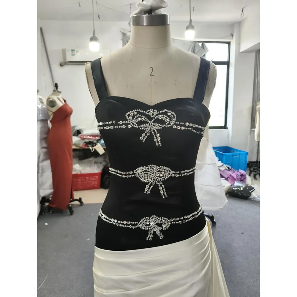 Customized Color Contrast Evening Dress Fashion Sexy Black Top Sweetheart Crystals Pleat Satin Mermaid Long Prom Dress 2025