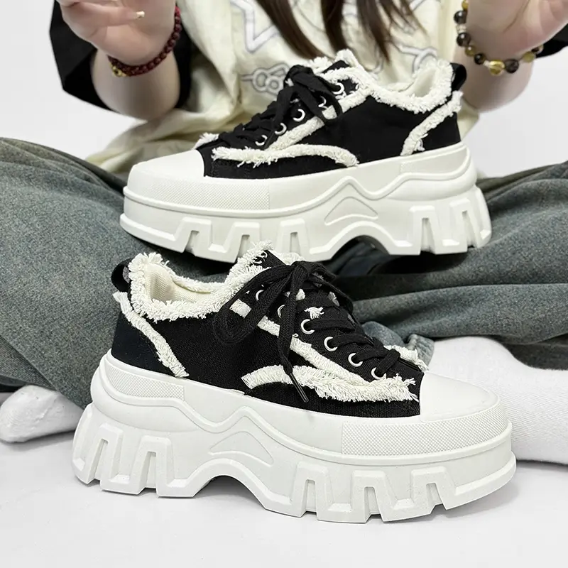 Men's Canvas Shoes 2025 New Summer Low Cut Height Increasing Thick Soled White Shoes Soft Soled Lace Up Casual Shoes Students