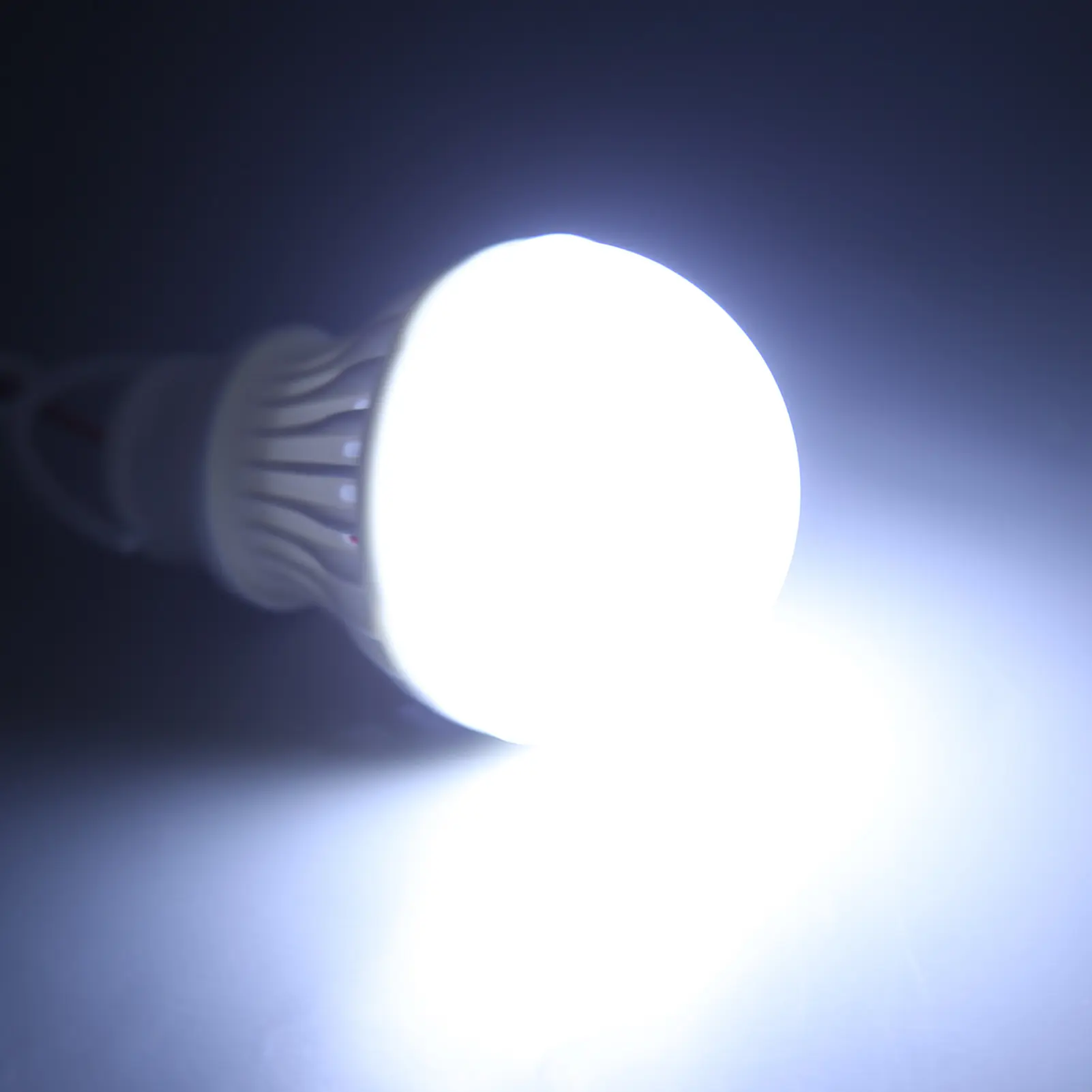LED Camping Tent Lantern Plastic Outdoor Emergency Light Bulb with Hook for Hiking Fishing 12V 5W Outdoor Emergency Light Bulb