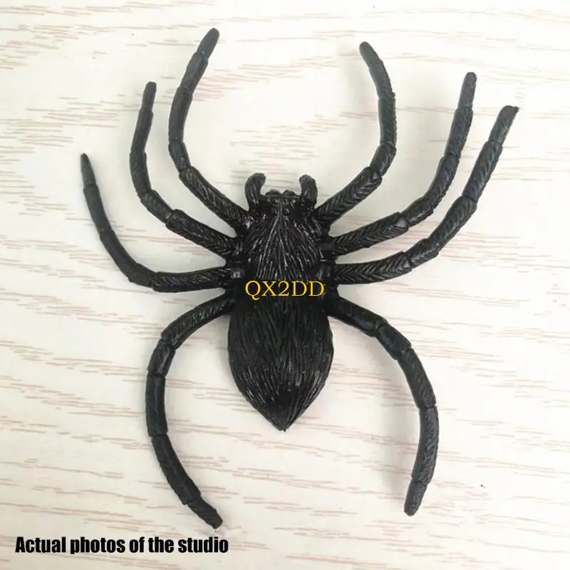 QX2D Scary Plastic Large Spiders Set of 12 Realistic Scary Crawlers Figurine for Horror Theme Party Halloween Decoration