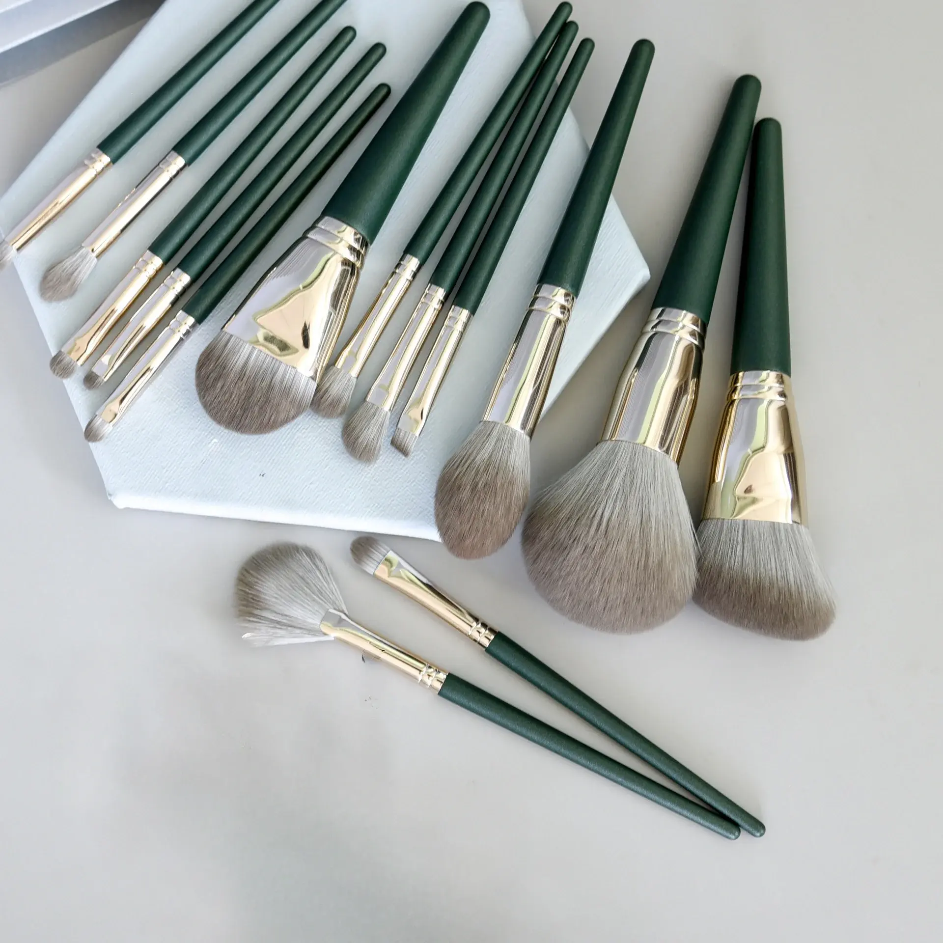 14pcs Makeup Brush Set Soft Fluffy Eyeshadow Concealer Blush Brushes Professional Beauty Tools Cosmetic Kit