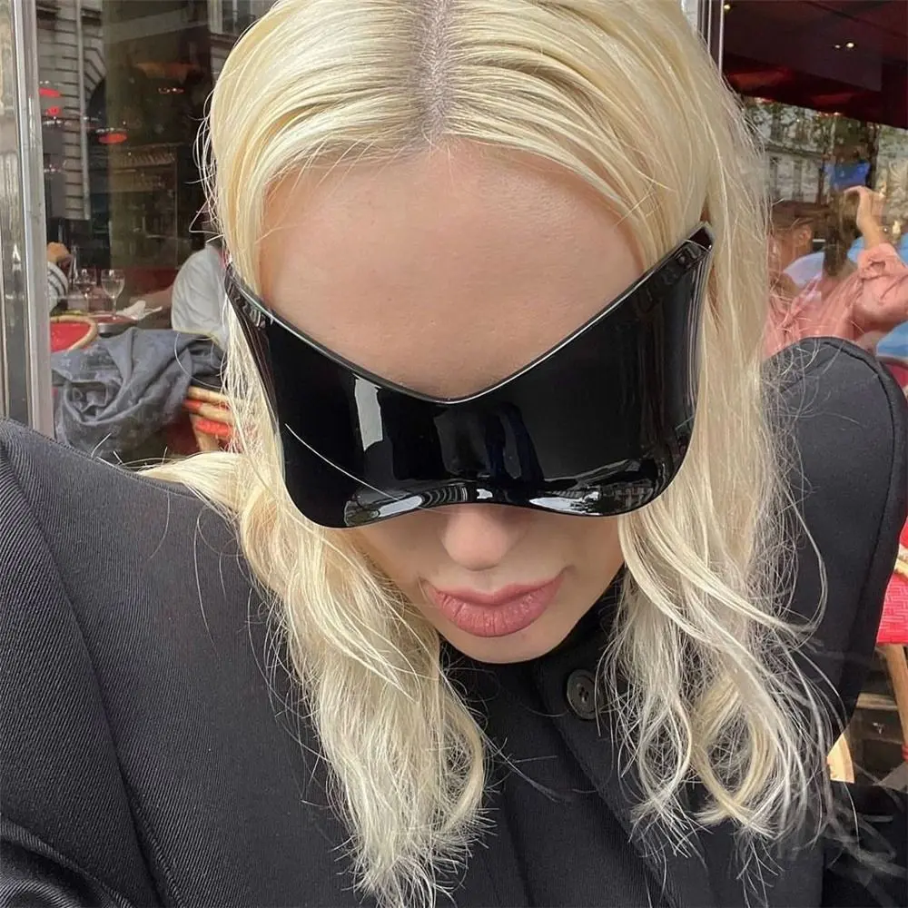 Futuristic Sunglasses for Men Women Oversized Wrap Around Punk Y2K Sunglasses Goggle Silver Sports Sun Glasses Fashion Chic