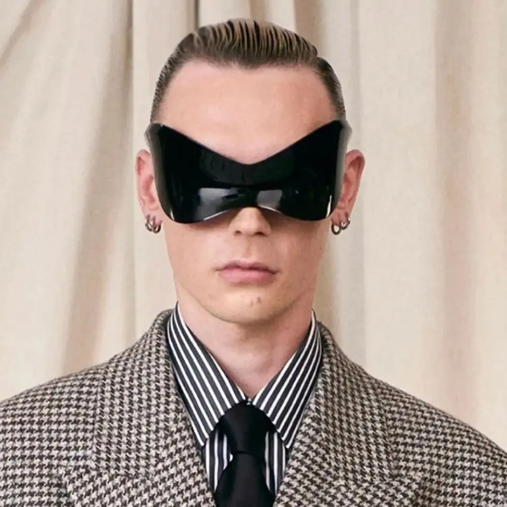 Futuristic Sunglasses for Men Women Oversized Wrap Around Punk Y2K Sunglasses Goggle Silver Sports Sun Glasses Fashion Chic