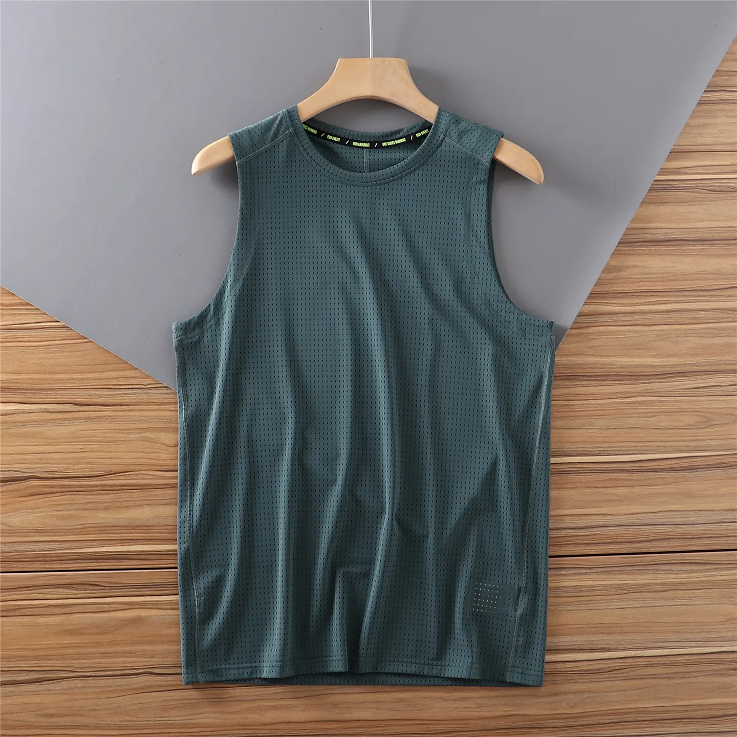 Summer New Breathable Holes All Over the Body Lightweight Cool High Elastic Sports Vest Men's Fitness Running Sleeveless Tops