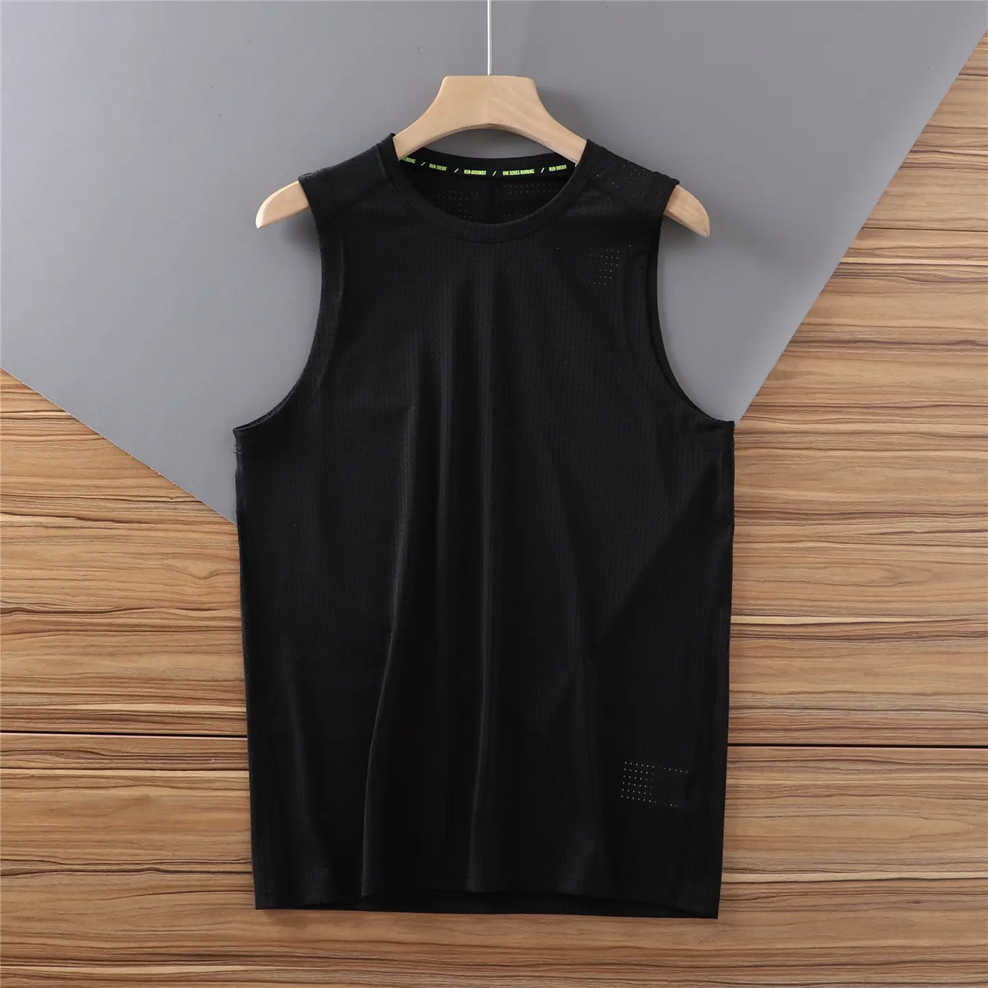Summer New Breathable Holes All Over the Body Lightweight Cool High Elastic Sports Vest Men's Fitness Running Sleeveless Tops
