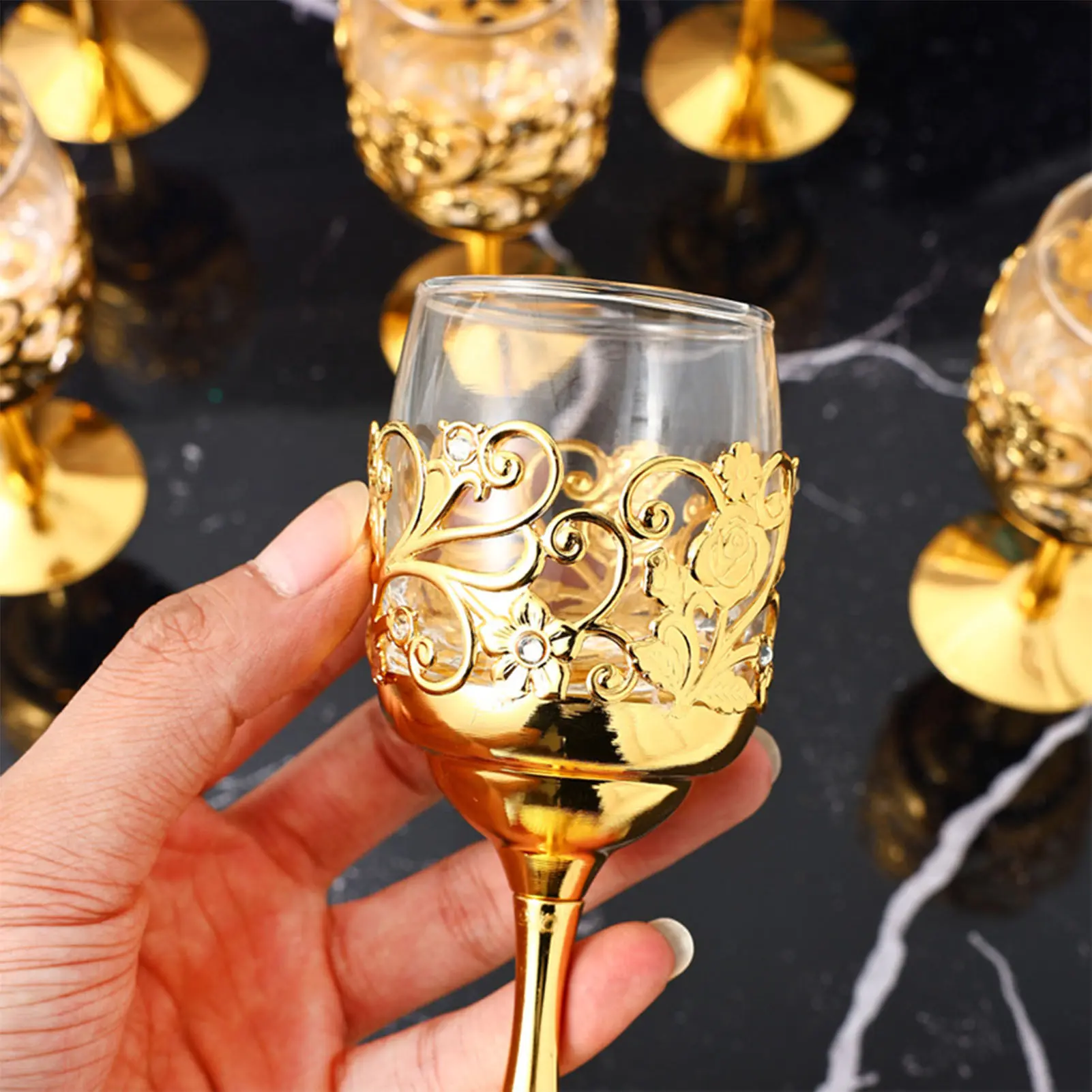 1pc Vintage European Metal Goblet Hollow Engraving Golden Wine Cups Wine Glass Goblet for Party Wedding Use 12*5cm